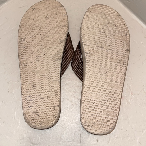 RAINBOW The Classic Rubber Woman’s Water Sandal. Size Small. Brown and Tan. - Picture 11 of 15